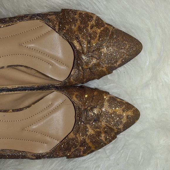 Gold heels with bow detail - Picture 4 of 4